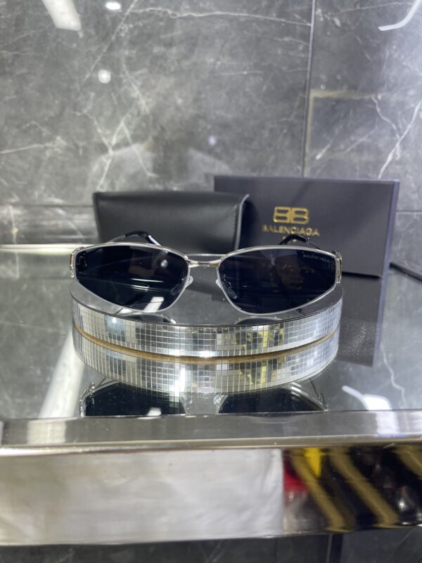Balenciaga Gümüş çerçeve siyah cam 506