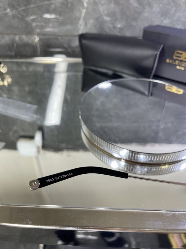 Balenciaga Gümüş çerçeve siyah cam 506