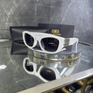 Balenciaga geometrik beyaz çerçeve siyah cam 504