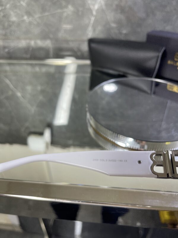 Balenciaga geometrik beyaz çerçeve siyah cam 504