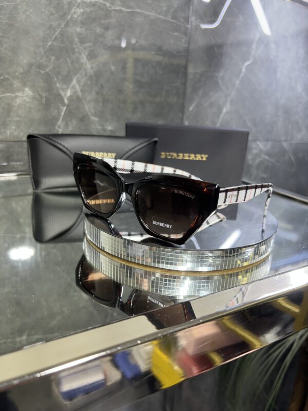 Burberry kahve cam ekose desen 410