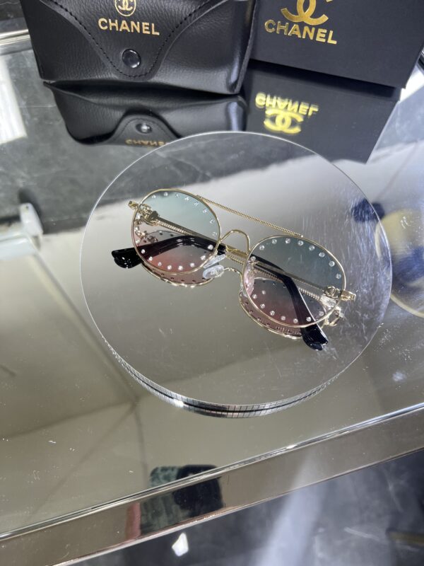 Chanel metal çok renkli cam 403