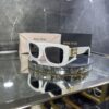 Miu Miu Geometrik Beyaz Çerçeve Siyah cam 543