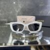 Miu Miu Geometrik Beyaz Çerçeve Siyah cam 543