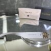 Miu Miu Geometrik Beyaz Çerçeve Siyah cam 543