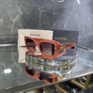 Miu Miu Kare kiremit çerçeve siyah cam 541
