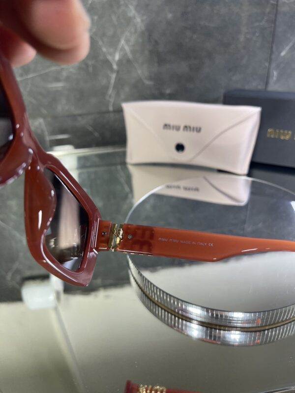 Miu Miu Kare kiremit çerçeve siyah cam 541