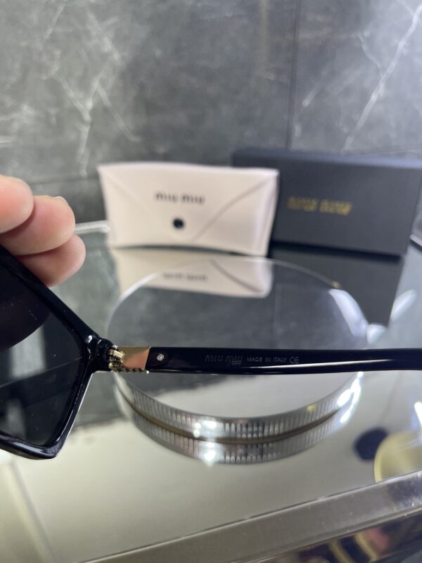 Miu Miu Kare siyah çerçeve Siyah cam 539