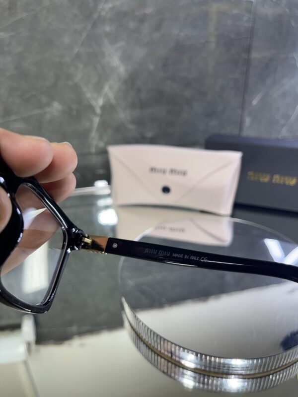 Miu Miu Kare Siyah çerçeve şeffaf cam 537