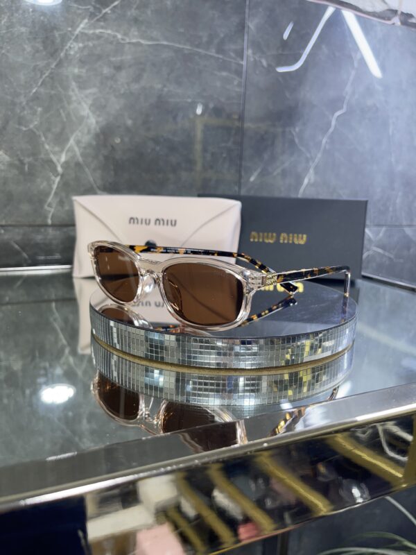 Miu Miu geometrik çok renkli çerçeve 535