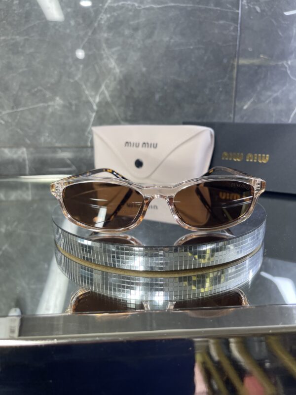 Miu Miu geometrik çok renkli çerçeve 535