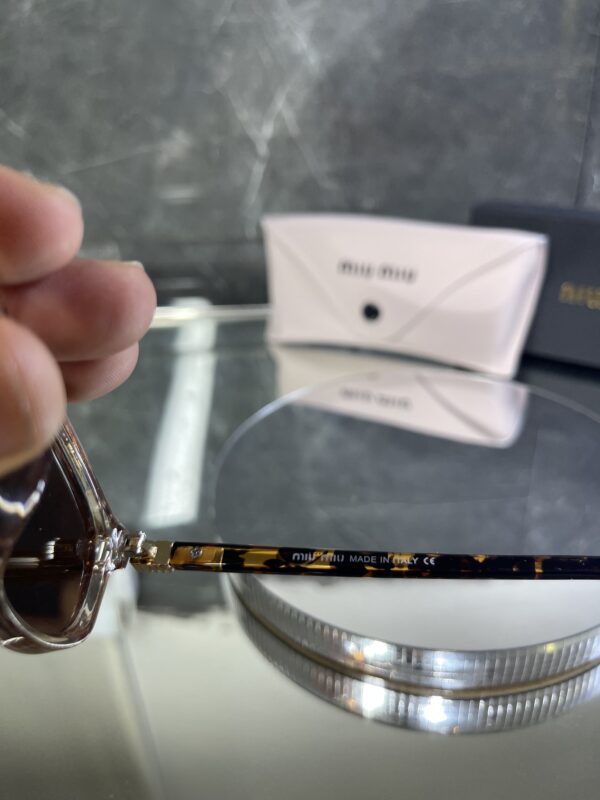Miu Miu geometrik çok renkli çerçeve 535