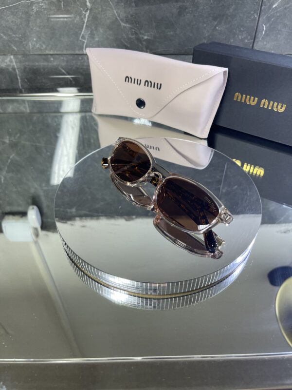 Miu Miu geometrik çok renkli çerçeve 535
