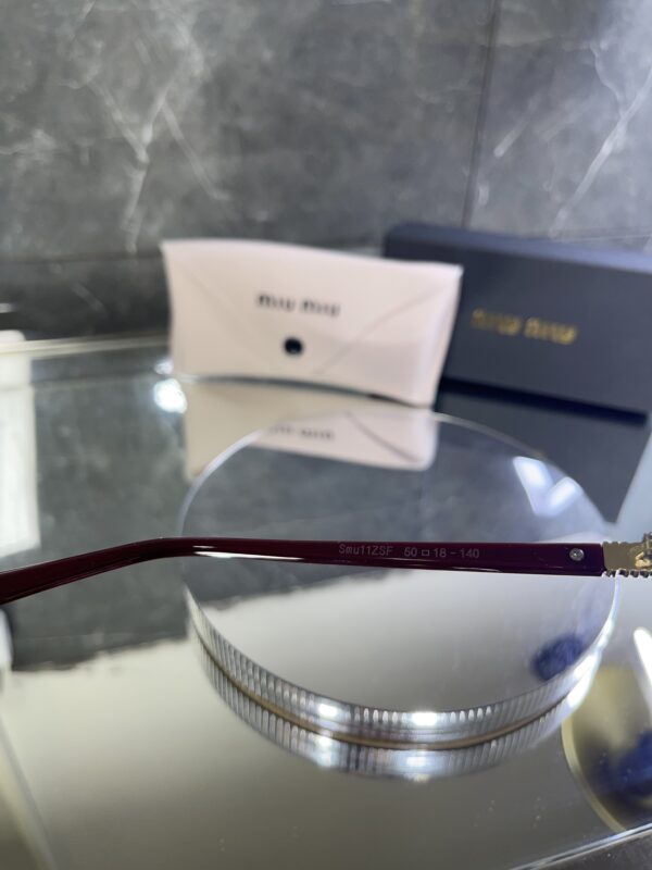 Miu Miu Kare Bordo Çerçeve Şeffaf Cam 531