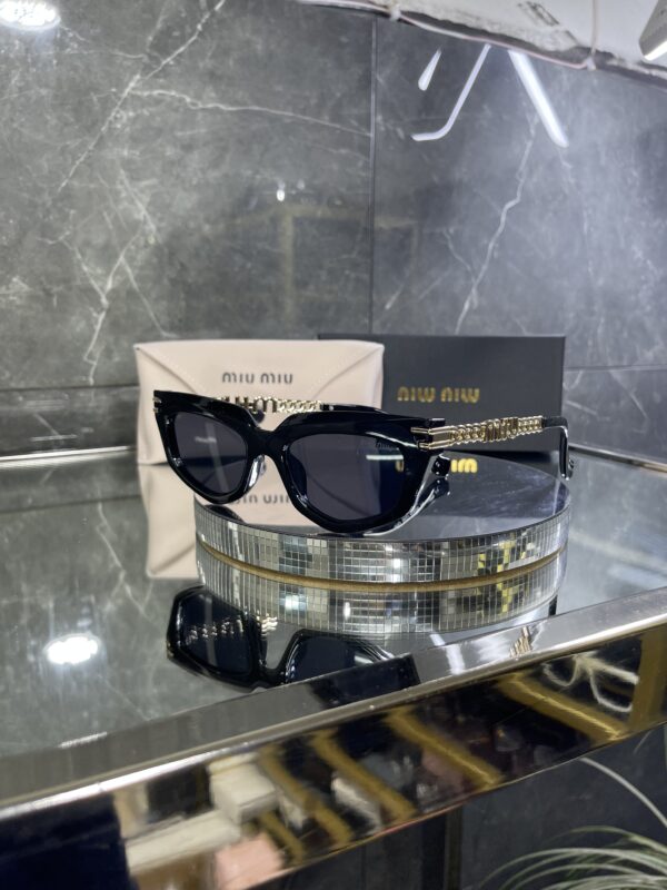 Miu Miu Cat Siyah Çerçeve Siyah cam Gold detay 529