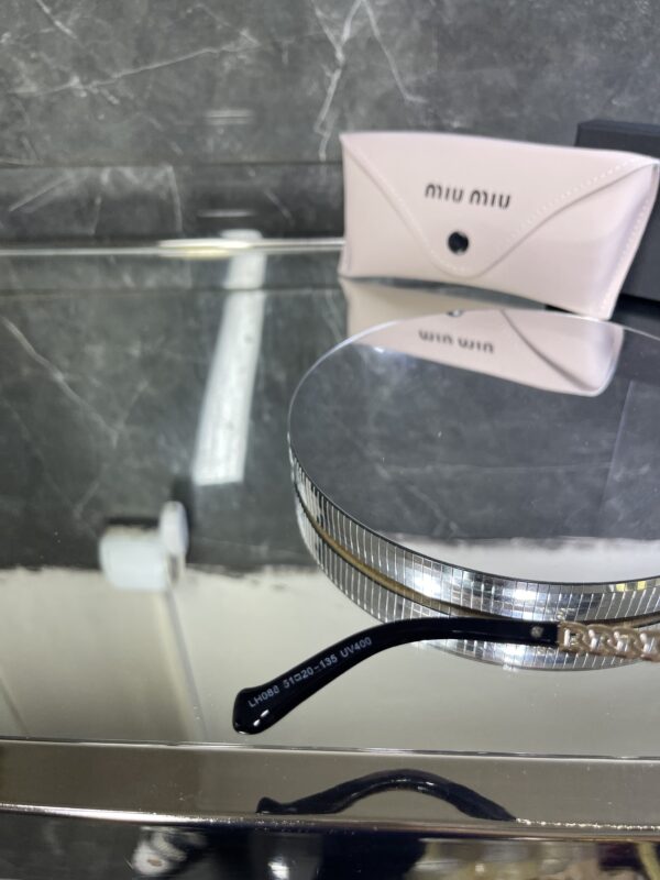 Miu Miu Cat Siyah Çerçeve Siyah cam Gold detay 529