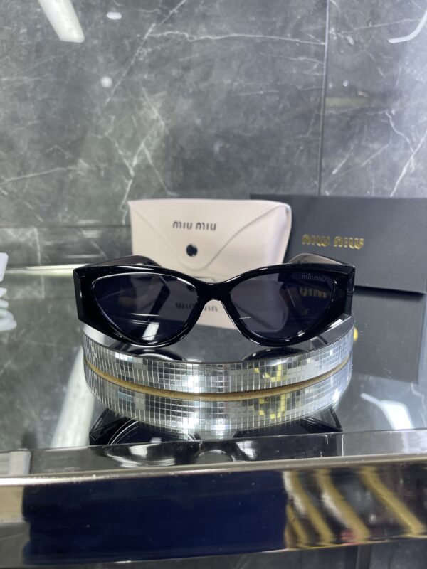 Miu Miu Geometrik siyah cam gold Miu detay 525