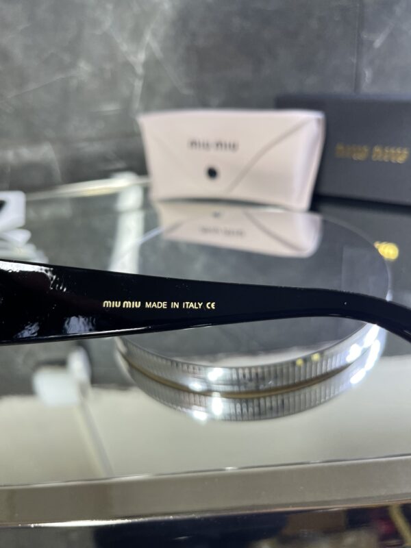 Miu Miu Geometrik siyah cam gold Miu detay 525