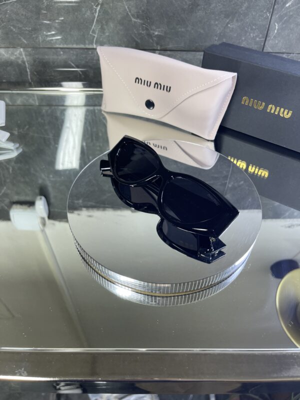 Miu Miu Geometrik siyah cam gold Miu detay 525