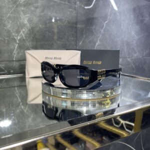 Miu Miu Siyah Çerçeve Siyah cam. 524