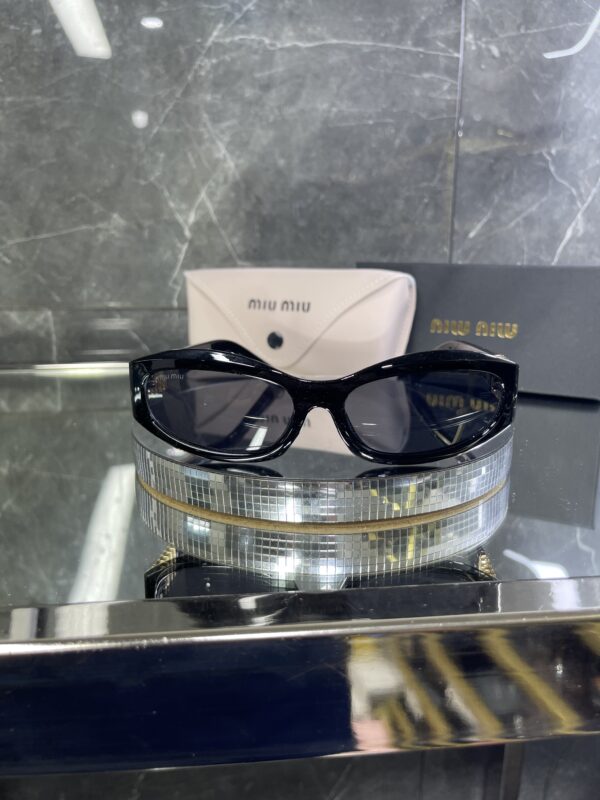 Miu Miu Siyah Çerçeve Siyah cam. 524