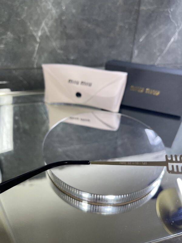 Miu Miu Geometrik siyah cam 519
