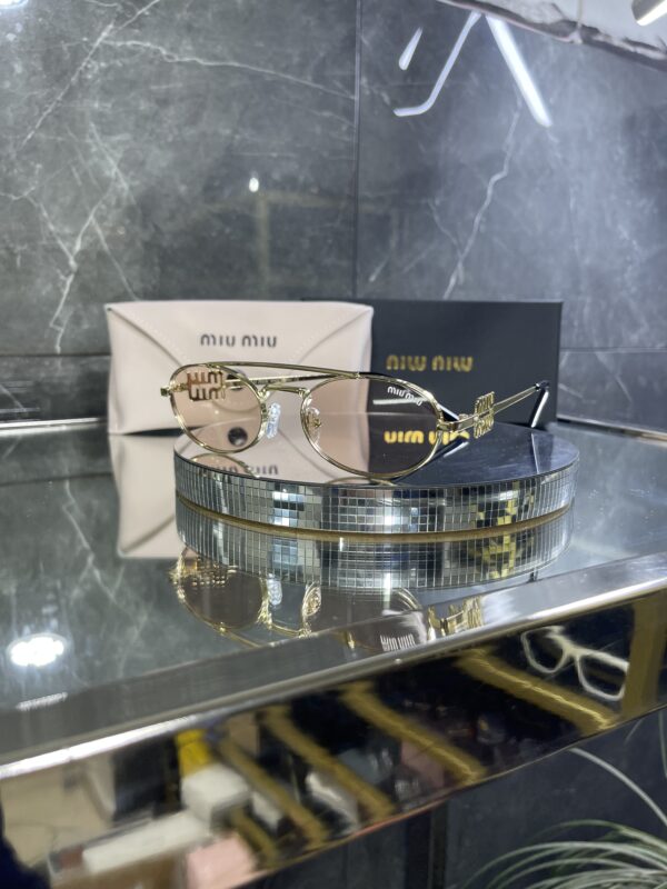 Miu Miu Geometrik Pudra cam 518
