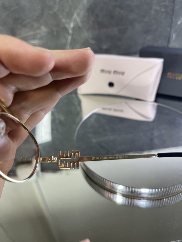 Miu Miu Geometrik Pudra cam 518