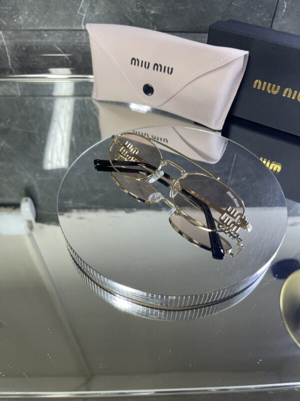 Miu Miu Geometrik Pudra cam 518