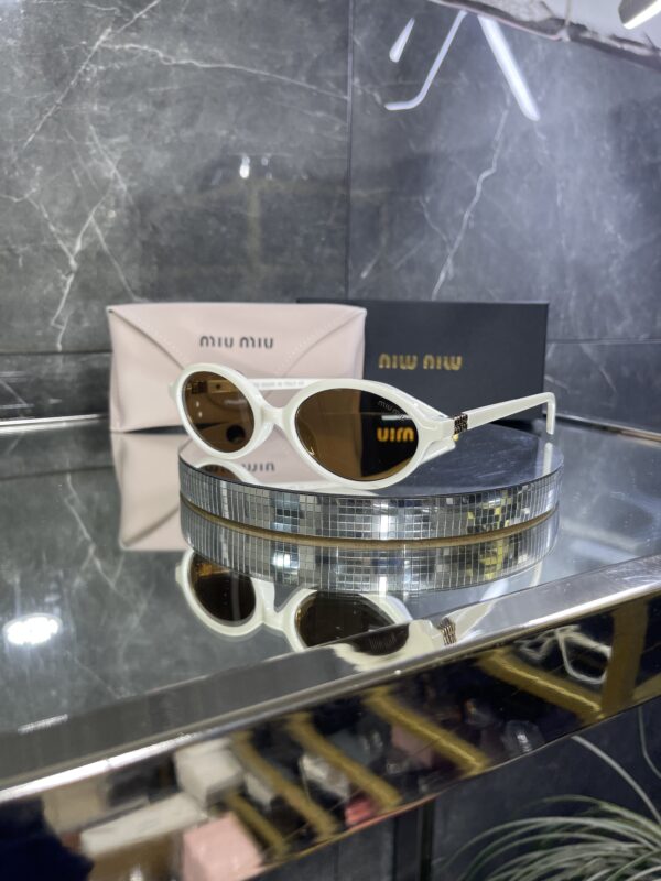 Miu Miu Oval Kahve cam Krem çerçeve 517