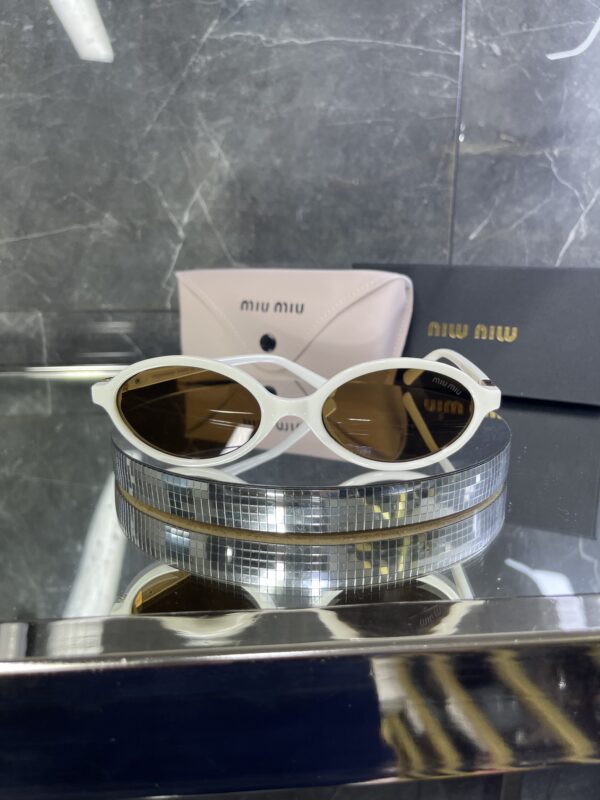 Miu Miu Oval Kahve cam Krem çerçeve 517