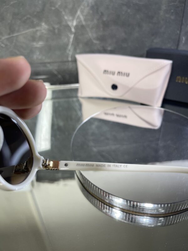 Miu Miu Oval Kahve cam Krem çerçeve 517