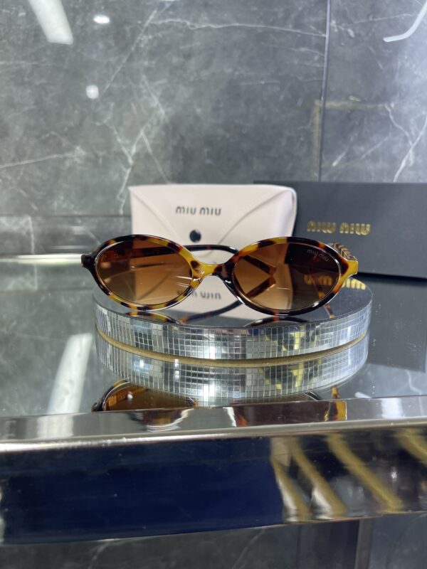 Miu Miu Oval Kahve cam Leopar çerçeve 516