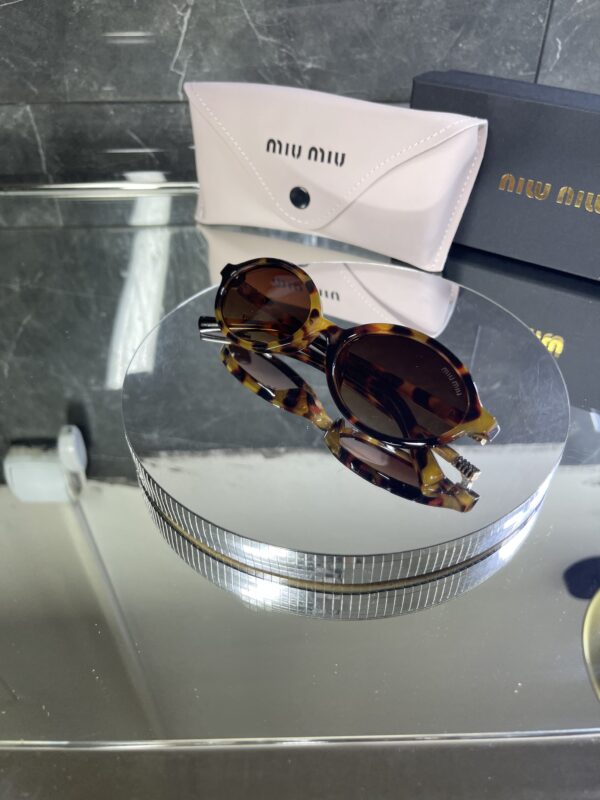 Miu Miu Oval Kahve cam Leopar çerçeve 516