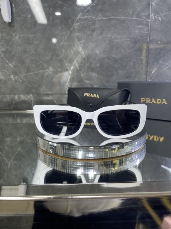Prada Cat Eye Beyaz çerçeve Siyah cam 567