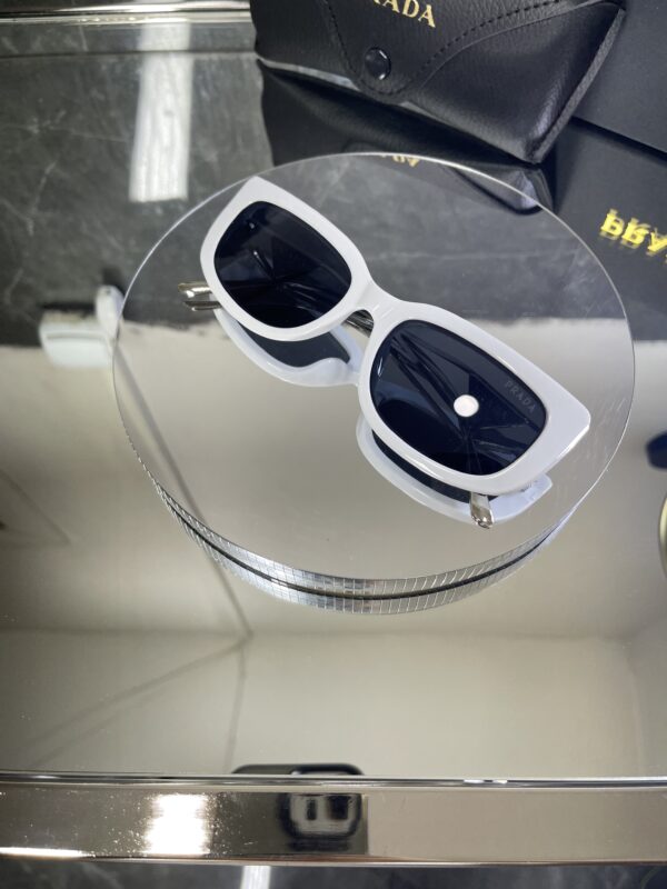 Prada Cat Eye Beyaz çerçeve Siyah cam 567