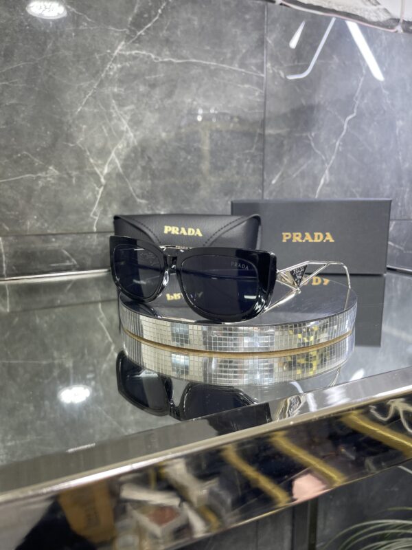 Prada Cat Eye Siyah çerçeve Gümüş Detay 562