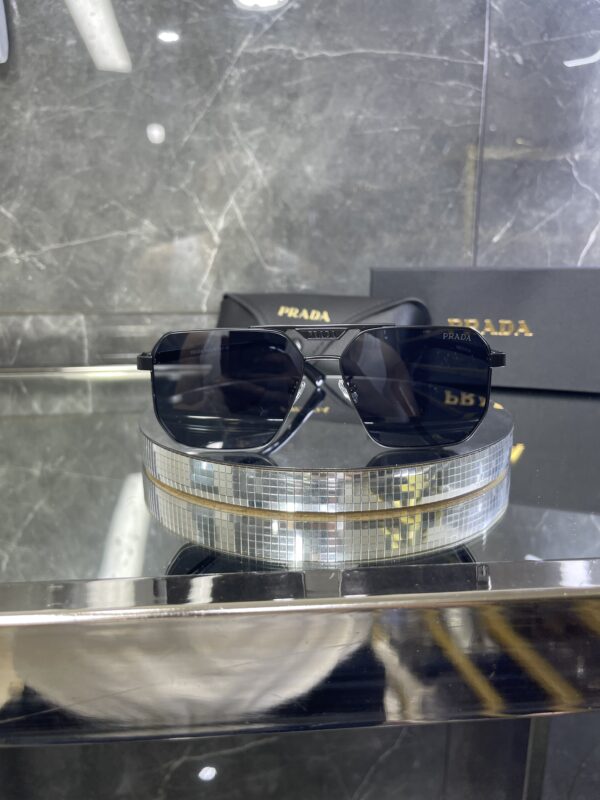 Prada Kare Siyah Metal çerçeve siyah cam 563