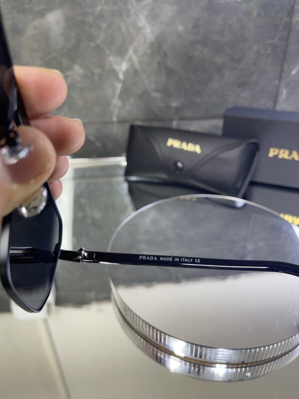 Prada Kare Siyah Metal çerçeve siyah cam 563