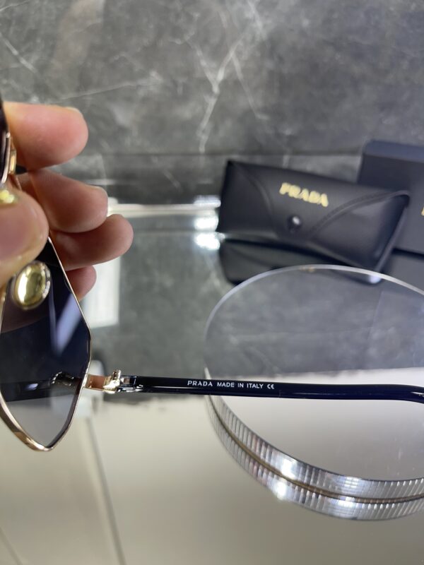 Prada Kare Gold Metal çerçeve siyah Degrade cam 561