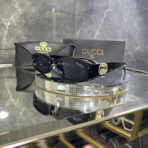 Gucci Oval Siyah çerçeve Siyah cam 560