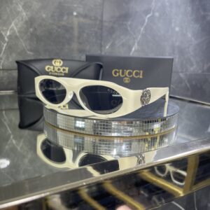 Gucci Oval Krem çerçeve Siyah cam 559