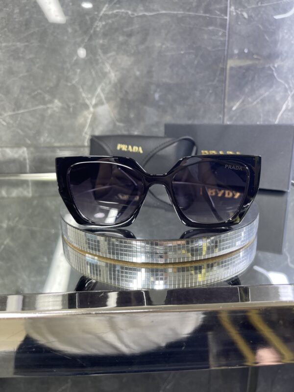 Prada Kare Siyah Çerçeve Siyah Cam 556