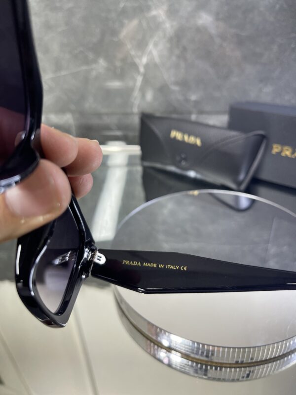 Prada Kare Siyah Çerçeve Siyah Cam 556