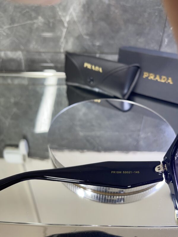 Prada Kare Siyah Çerçeve Siyah Cam 556