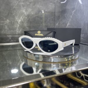 Chanel Beyaz çerçeve Taş detay 574