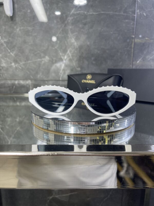 Chanel Beyaz çerçeve Taş detay 574