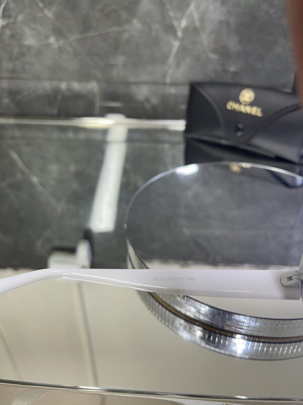 Chanel Beyaz çerçeve Taş detay 574