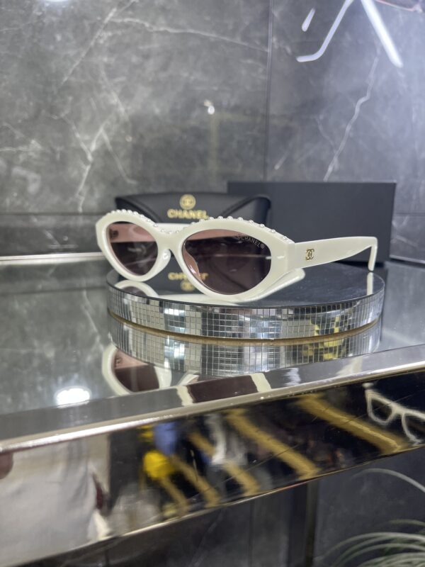 Chanel Krem çerçeve Taş detay 573