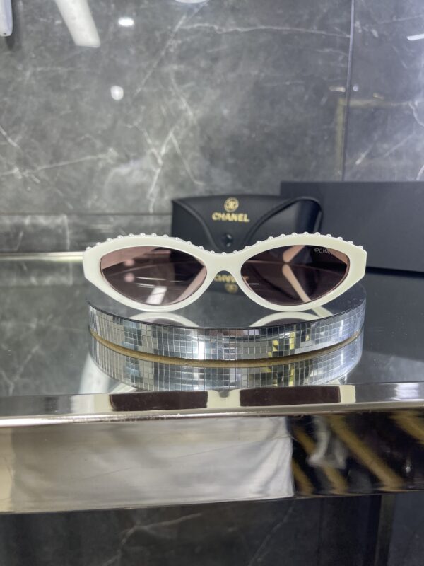 Chanel Krem çerçeve Taş detay 573